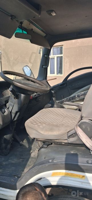 Vodavoz isuzu avtobusdan