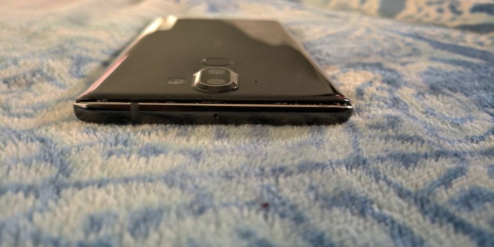 Nokia 8 Sirocco, ecranul prezintă o pată neagră complet