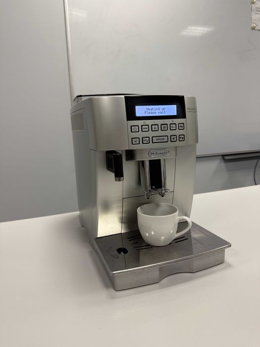 De’Longhi Magnifica S Cappuccino–автоматична кафемашина,работи отлично