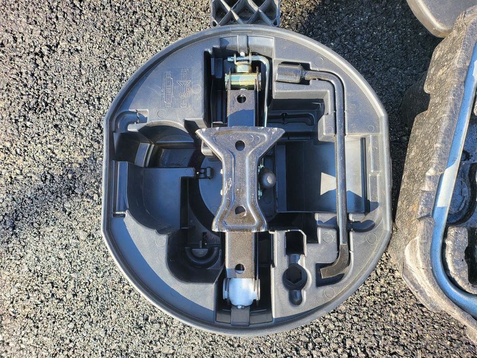 Крик и ключ за гуми