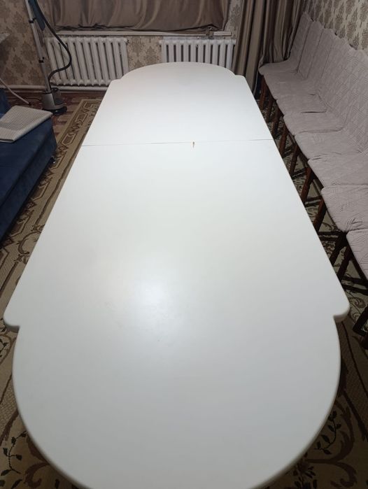 Стол для гостинной