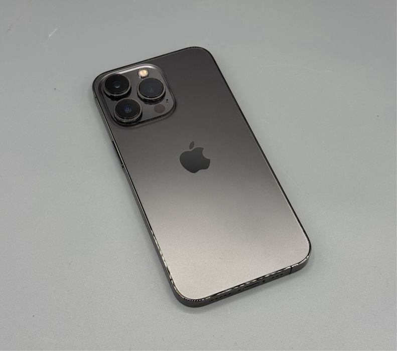 iPhone 13 PRO • 256 GB • 93% Bateria