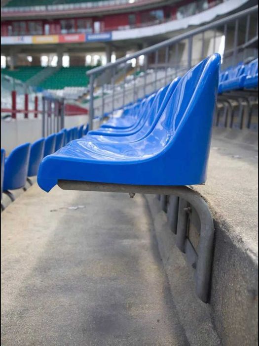 Сиденья пластиковые для стадионных трибун и спортивных арен