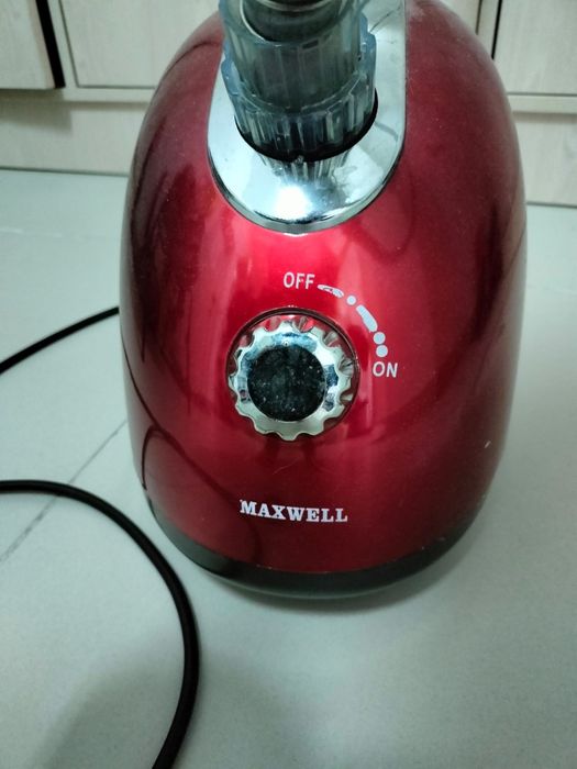 Отпариватель Maxwell MW-3018 красный