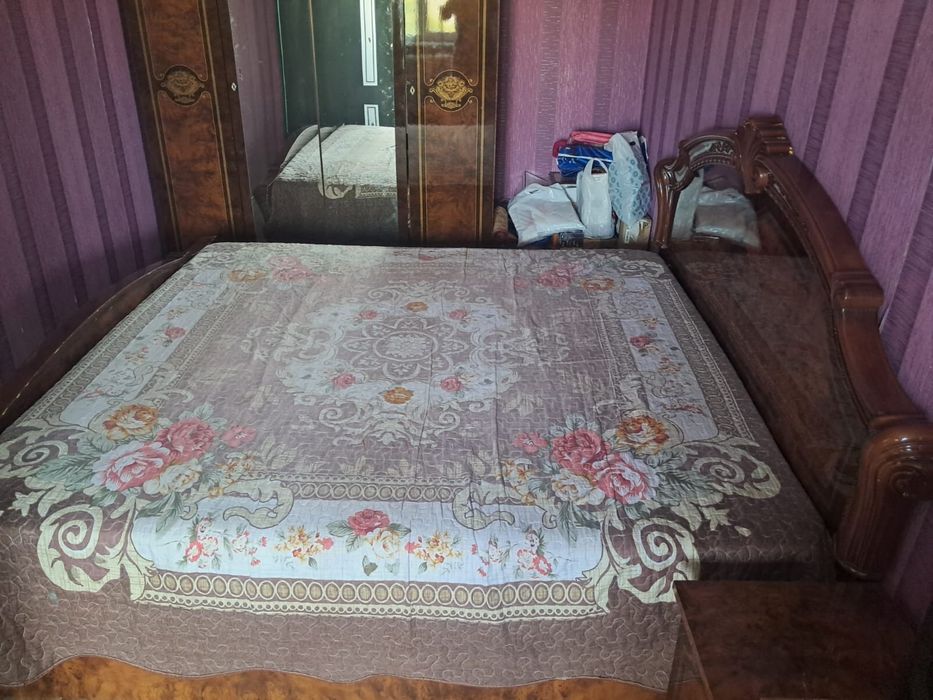Продам спальный гарнитур