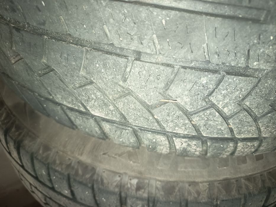 Продавам гуми зимни