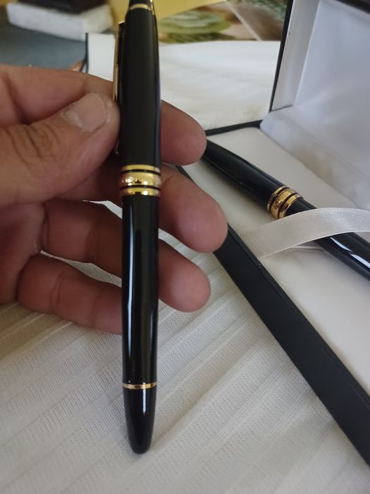 Vând set de pixuri Mont blanc
