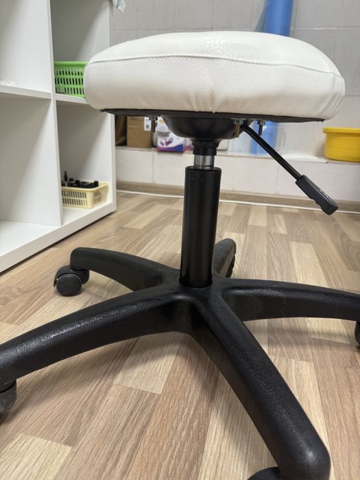 Продам кресло для педикюра + стул для мастера