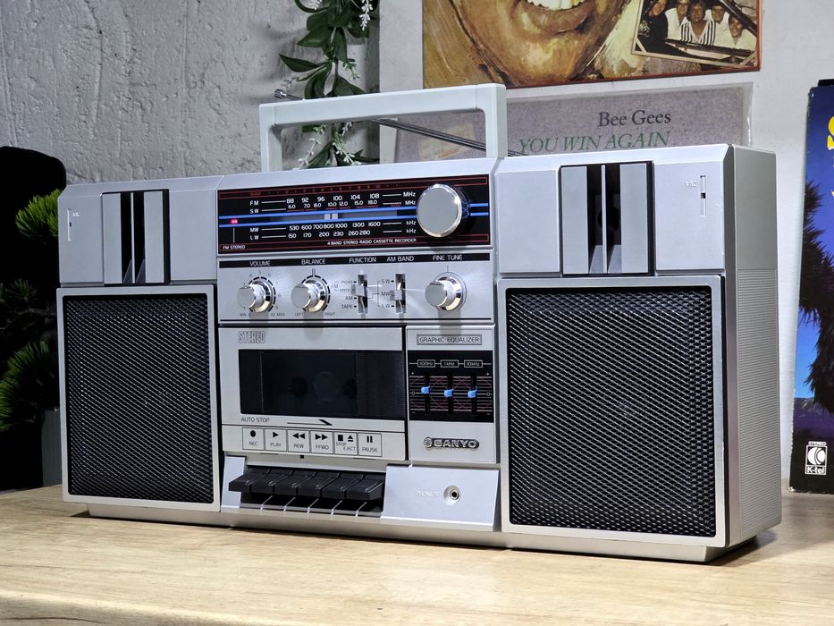 Radio casetofon SANYO M-9813L, boombox retro,  stereo  vintage 1985