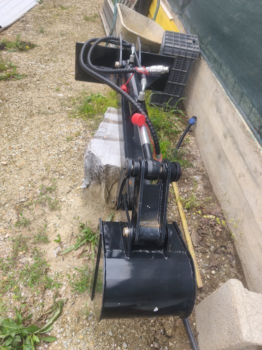 Brat excavare atașabil la diferite utilaje