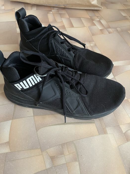 Продам мужские кроссовки оригинал