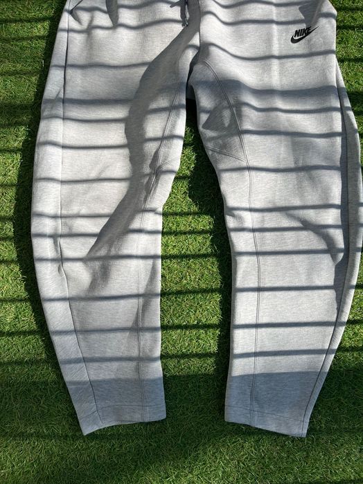Мъжко долнище : Nike Tech Fleece Pants Standard Fit Taper Leg Grey S