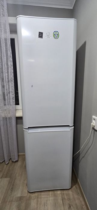 Холодильник Indesit