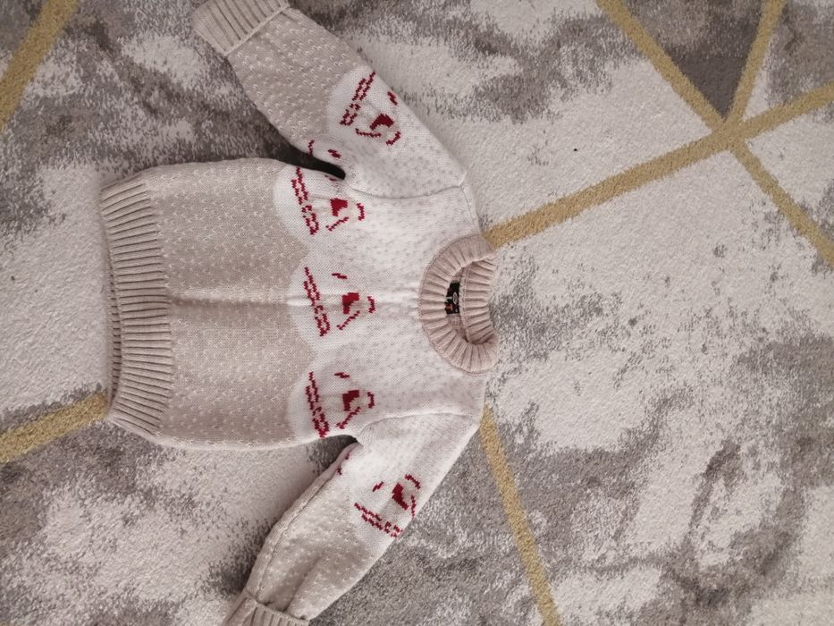 Продам детские вещи куртки, жилетка, кофты