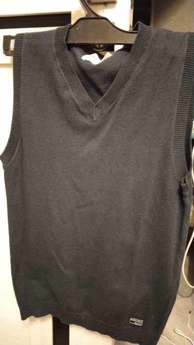 Жилет темного синего цвета