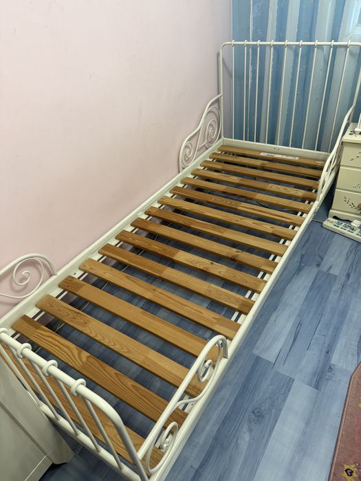 Pat extensibil IKEA alb (cu sau fără 3 saltele)