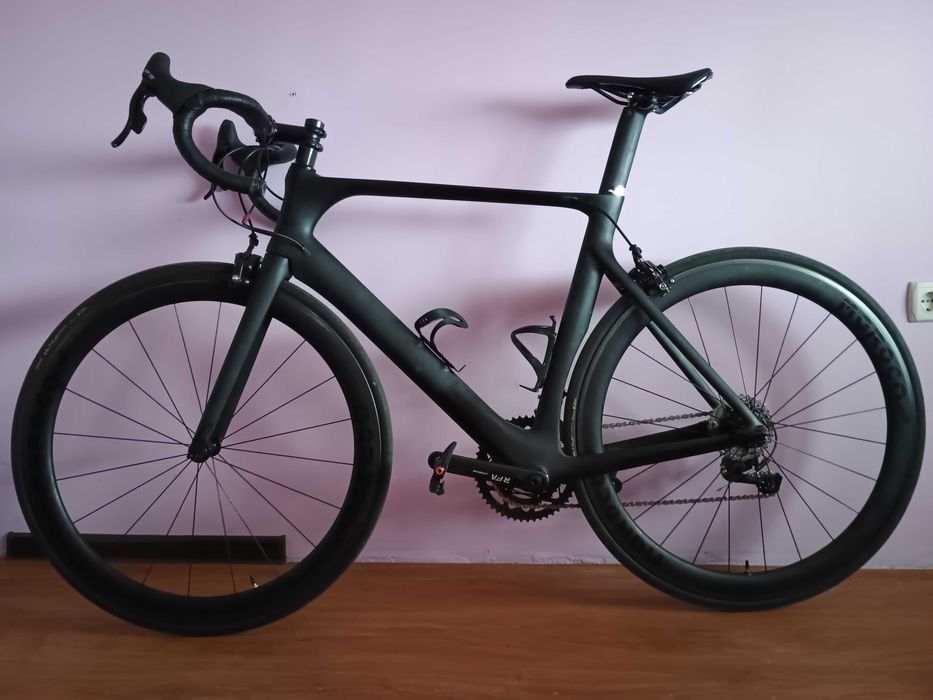 Карбонов шосеен велосипед