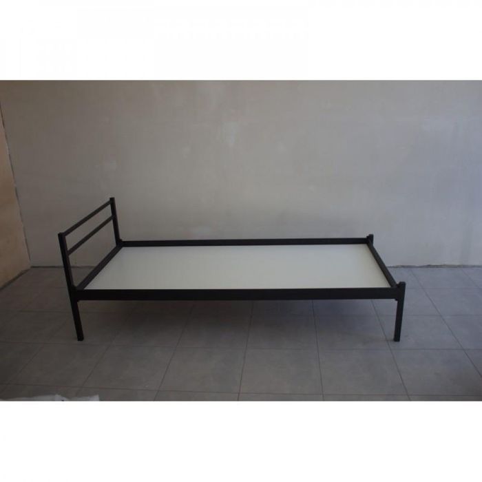 Односпальная железная кровать
