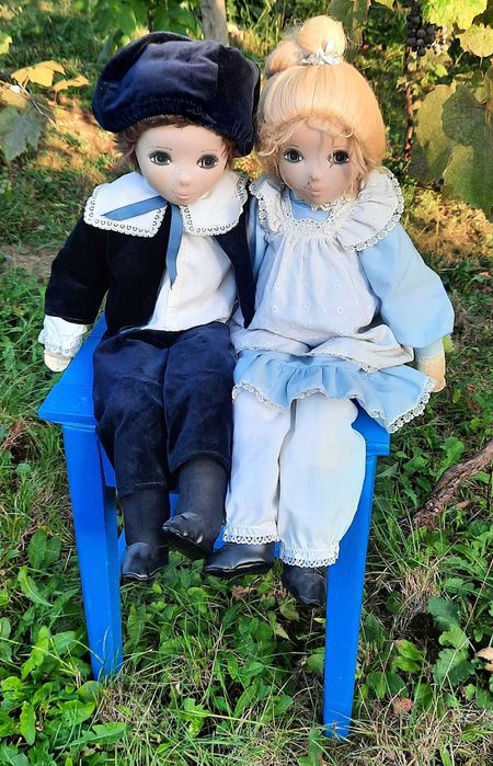 Vând o pereche de păpuși vintage, pictate manual de către „Eline José”