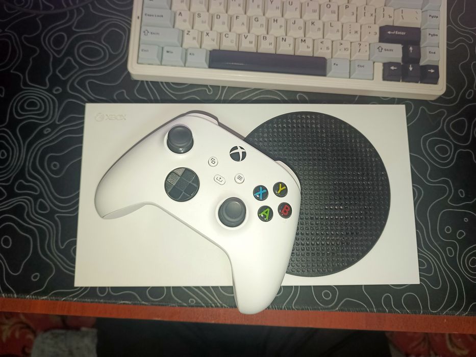 Продам приставку консольк xbox series s