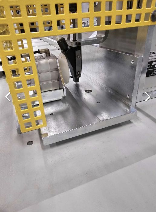 Автоматична винтонавивна машина URBAN DS 1700 за дограма