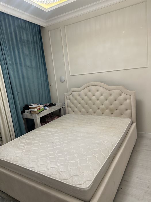 Продам двуспальнюю кровать