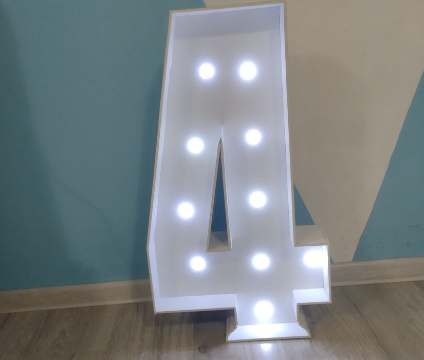 Светещи цифри, букви и надписи за декор