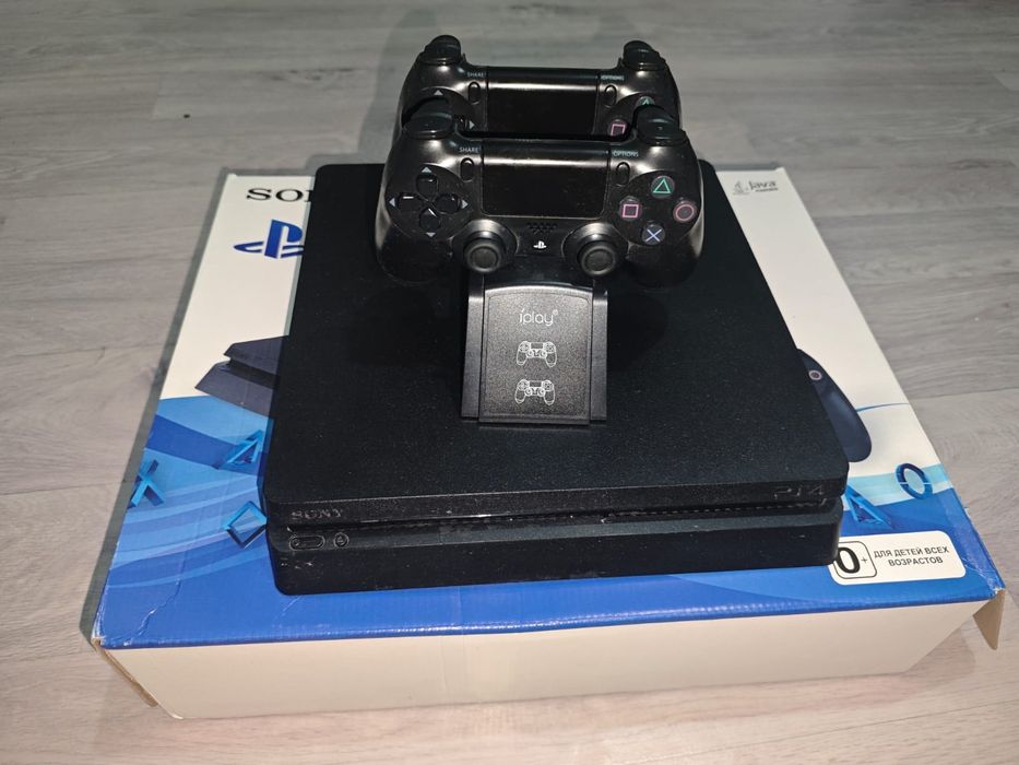 Продается новый PS 4 SLIM