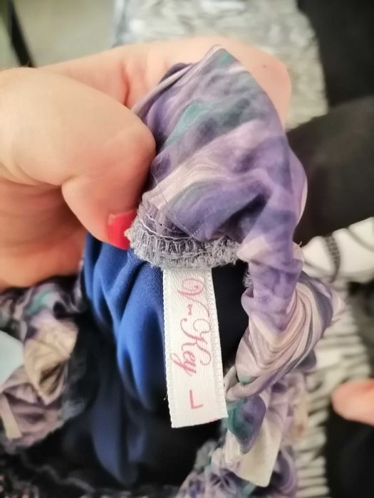 Пола с много ефектна шарка