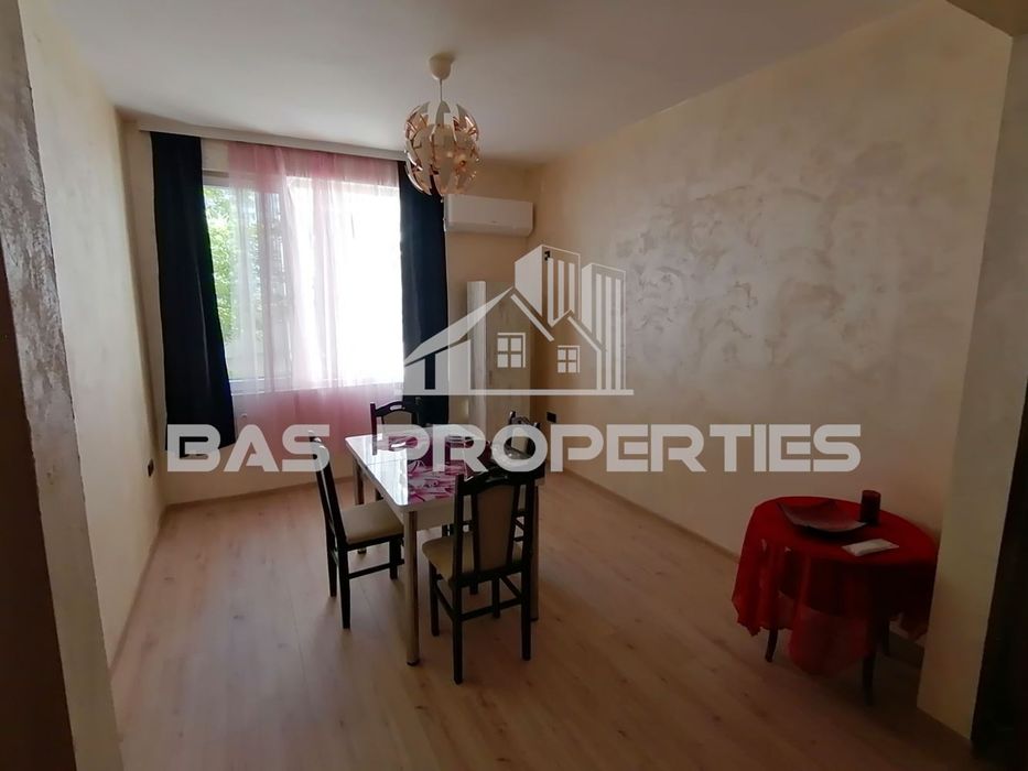 Дава се под наем Тристаен апартамент в София, Център - 100 кв.м за 897.6 € - Снимка #1