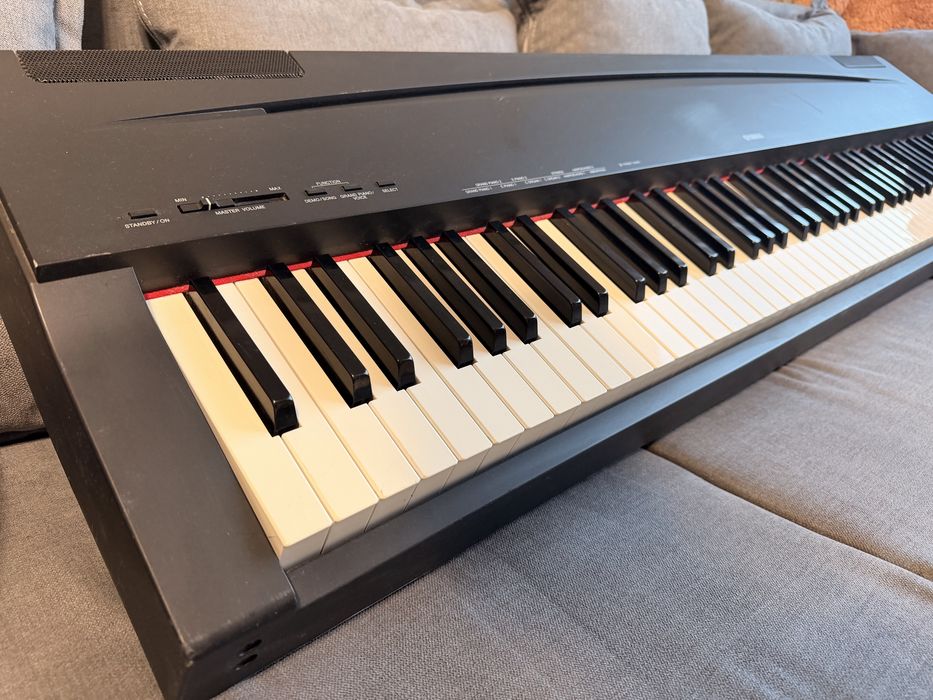 Pian digital Yamaha P-70
