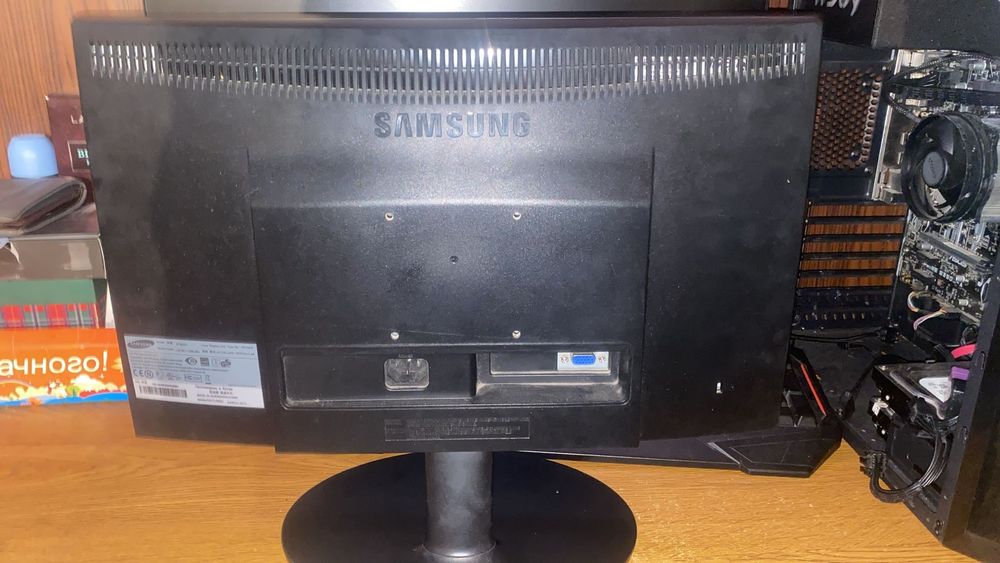 Vând monitor Samsung SyncMaster E1920