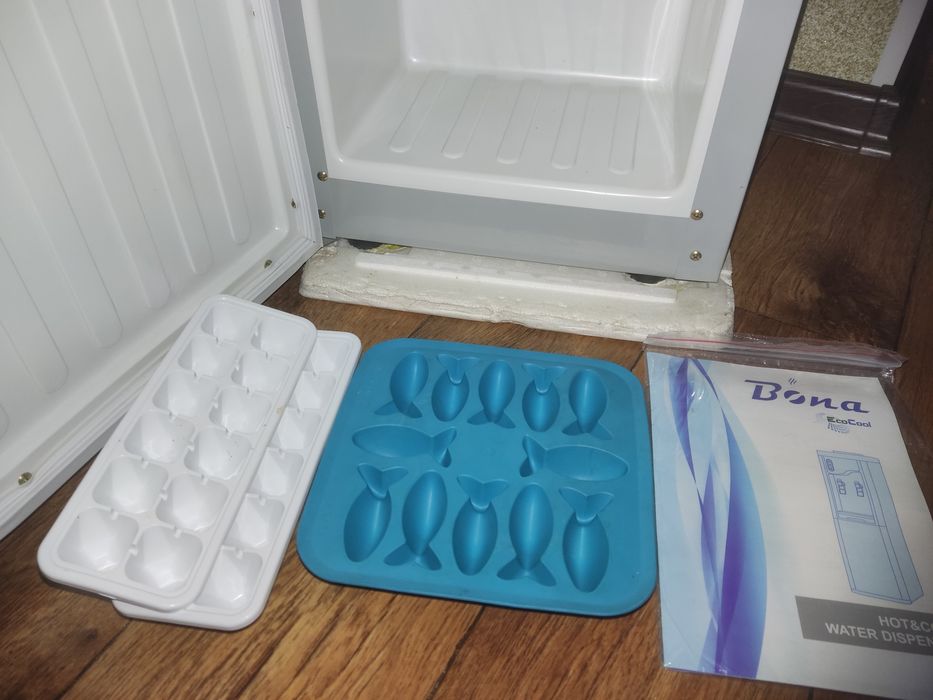 Кулер для воды (диспенсер)