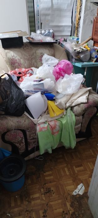 Отдам диван+кресло