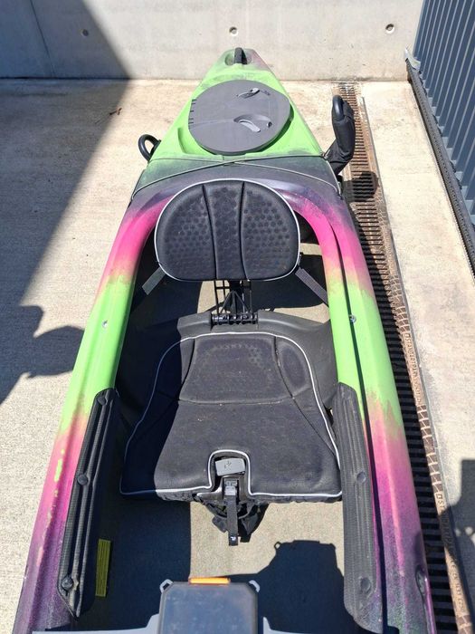 Caiac Pungo 120 ca nou + accesorii complete (vasla, costum neopren, suport auto)