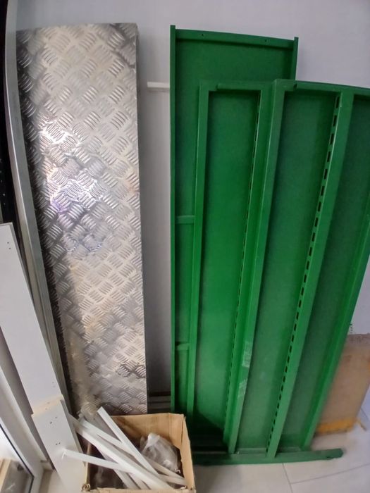 Металлический стеллаж