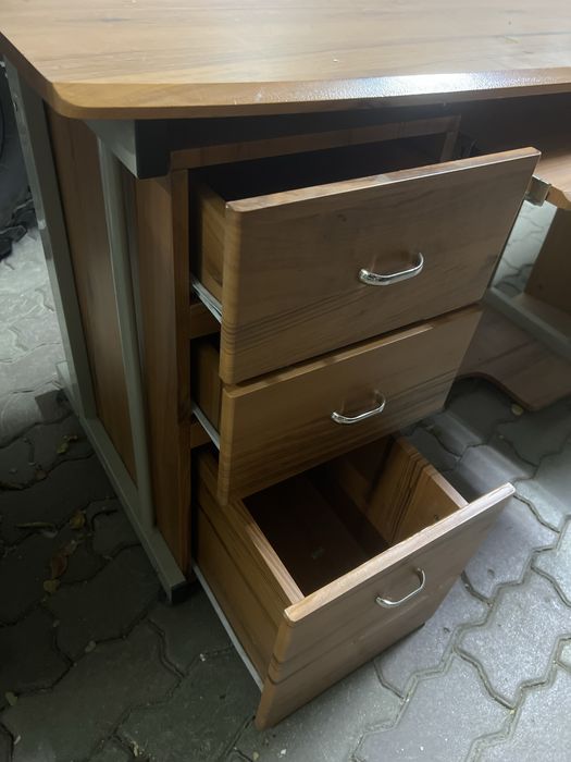 Продам стол компьютерный