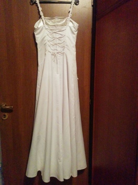 Esti inalta ,suplă și esti in cautarea unei rochii de mireasă ieftina