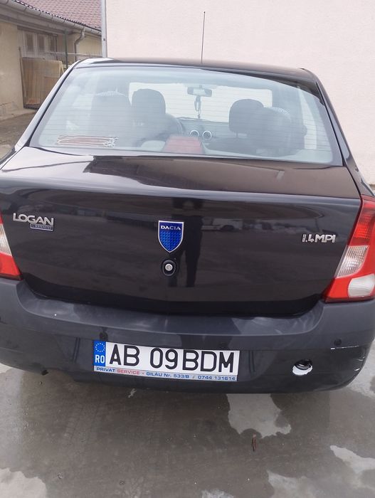 Vând Dacia Logan