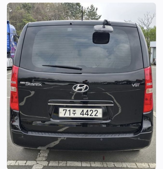 Hyundai Starex 12-Seater Wagon Smart