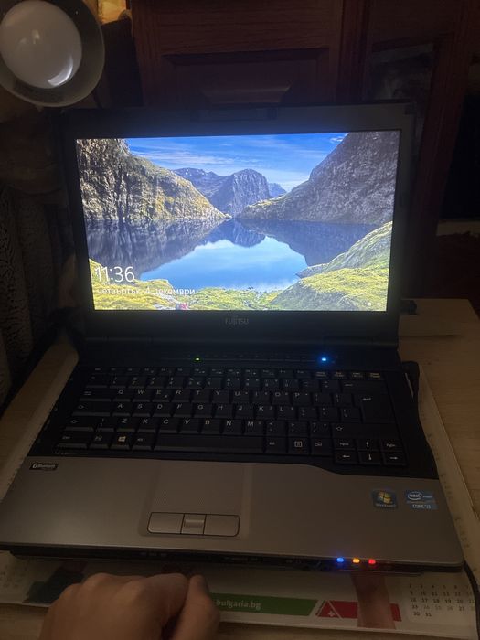 Лаптоп Fijitsu Windows 7