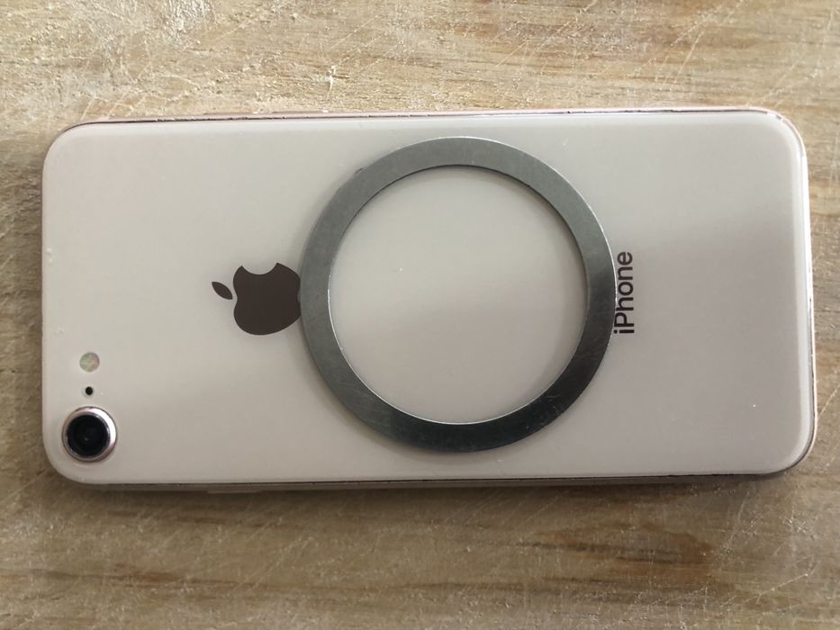 Iphone 8 batarrka almashgan ekran almashgan islashi yaxshi surochni