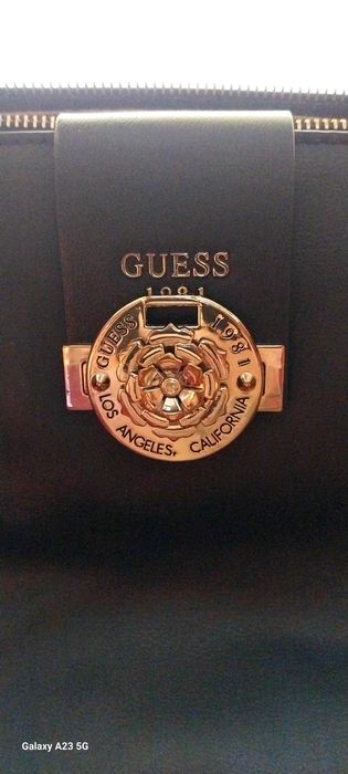Дамска чанта GUESS