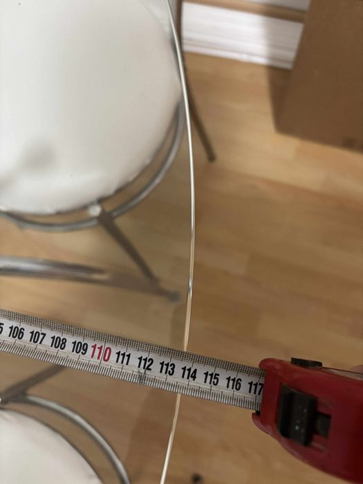 Продавам комплект стъклена маса със четири стола