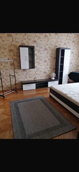 Inchiriez apartament cu 3 camere