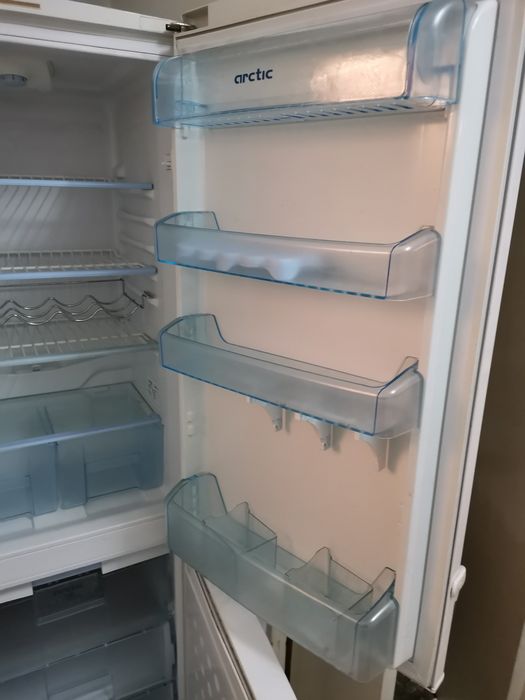Frigider Arctic cu congelator