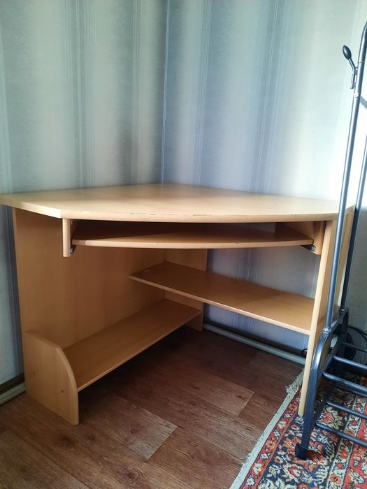 Продам компьютерный стол