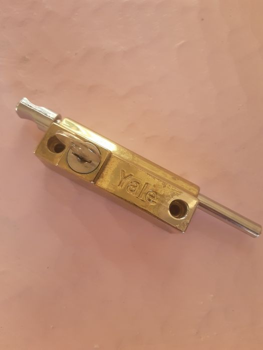 Incuietoare cu cheie