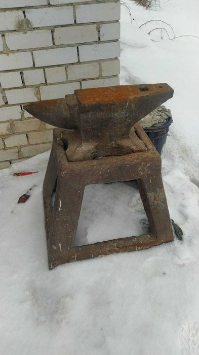 Наковальня со стойкой
