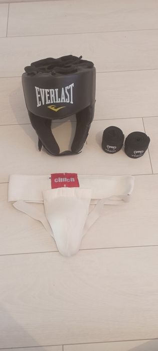 Продам боксёрский шлем,бинты,бандаж.